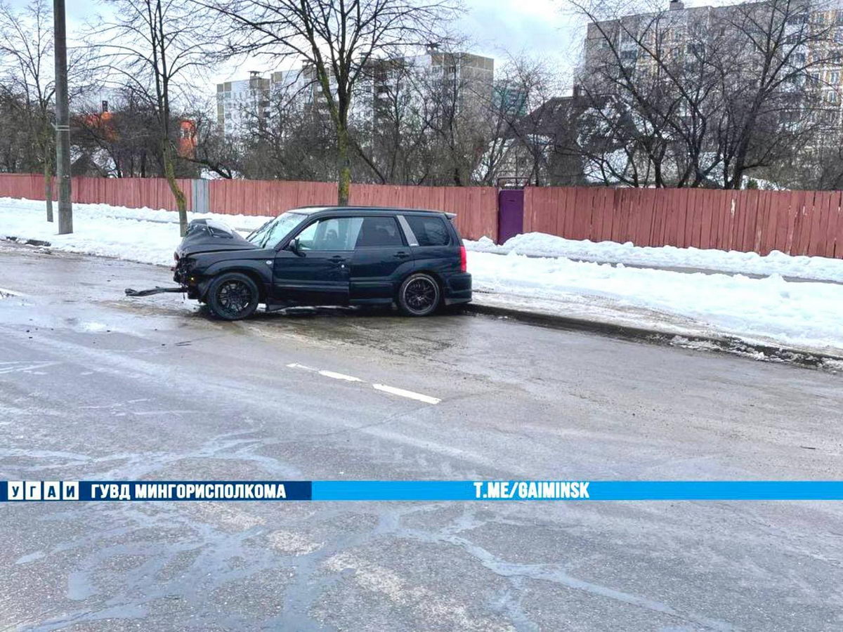 В Минске водитель протаранил припаркованные авто