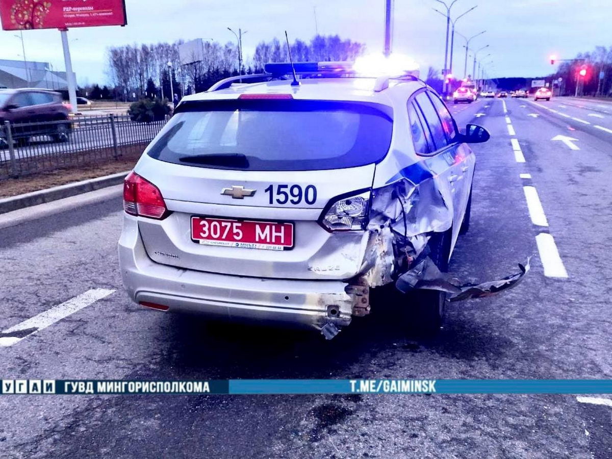 Таксист влетел в милицейское авто в Минске