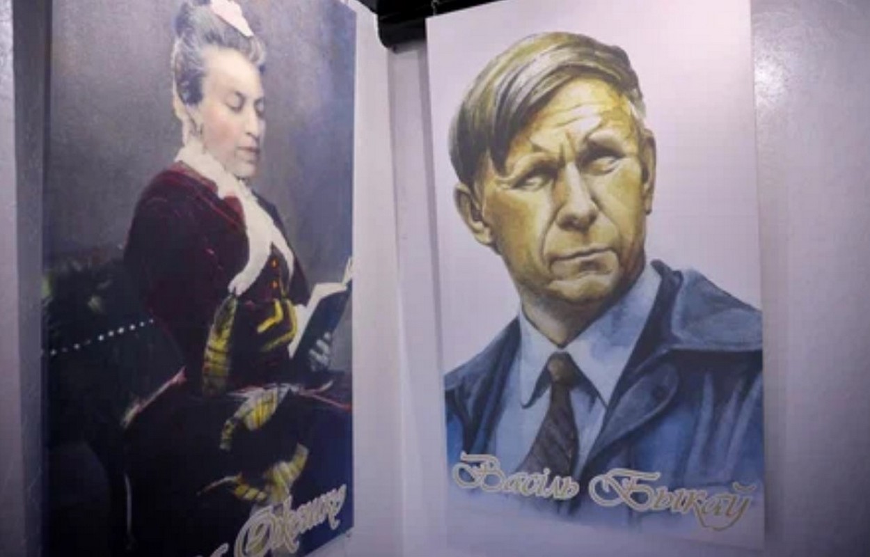 В Барановичах открылся бизнес-инкубатор с национальным орнаментом и портретами беларусских классиков на стенах