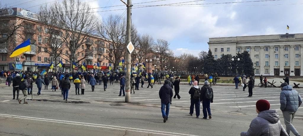 Жители Херсона вышли на антироссийский протест
