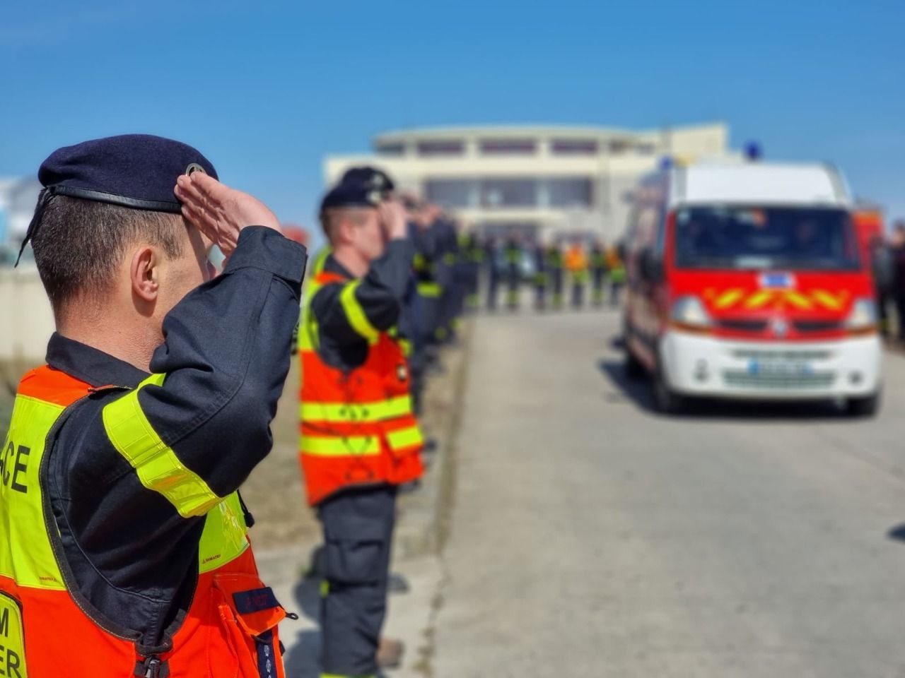Украинские спасатели получили французскую технику и оборудование