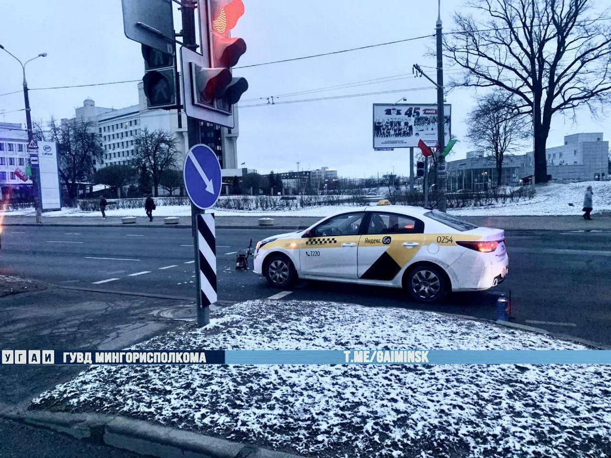 Велосипедист попал под колеса такси в Минске