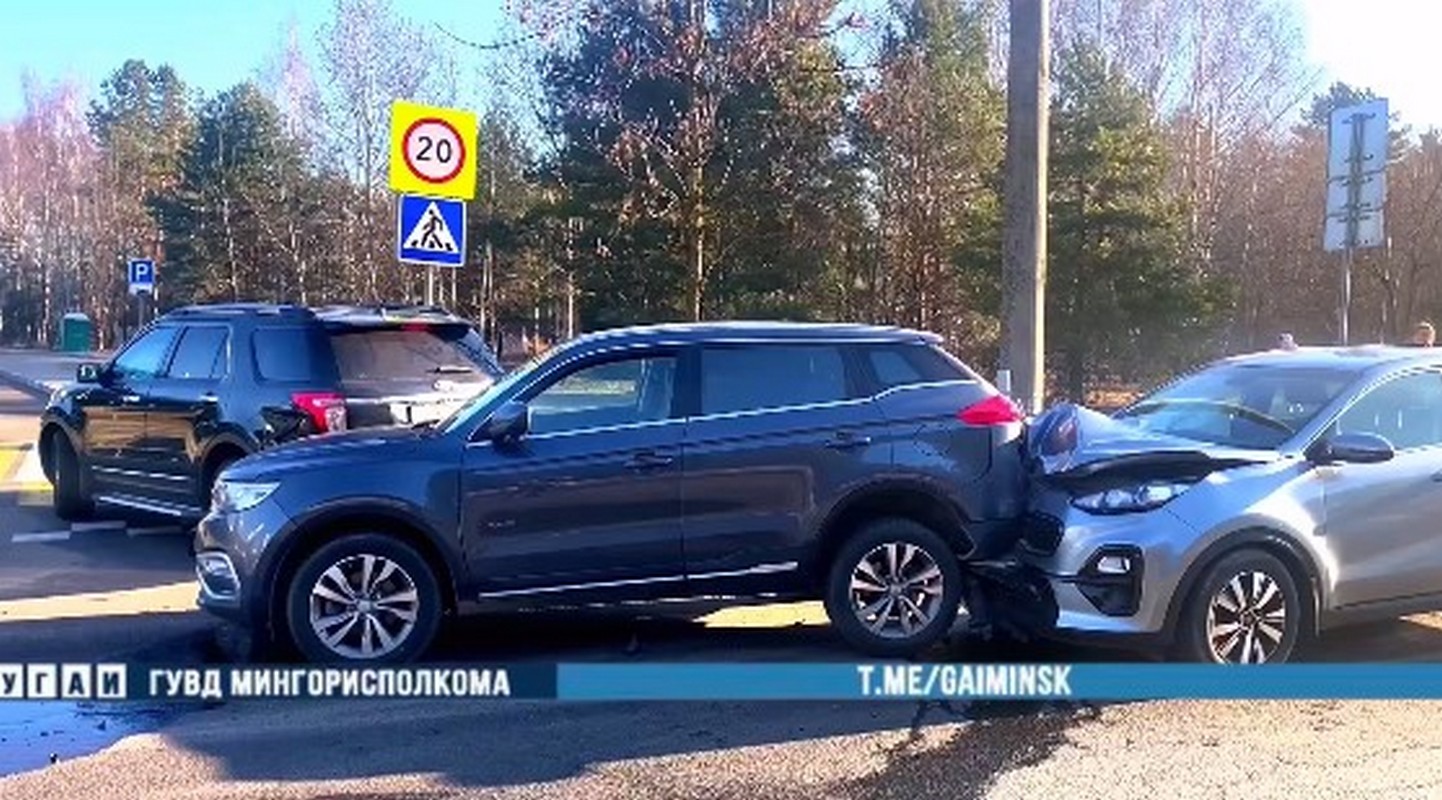 На улице Скорины в Минске произошло ДТП с тремя автомобилями