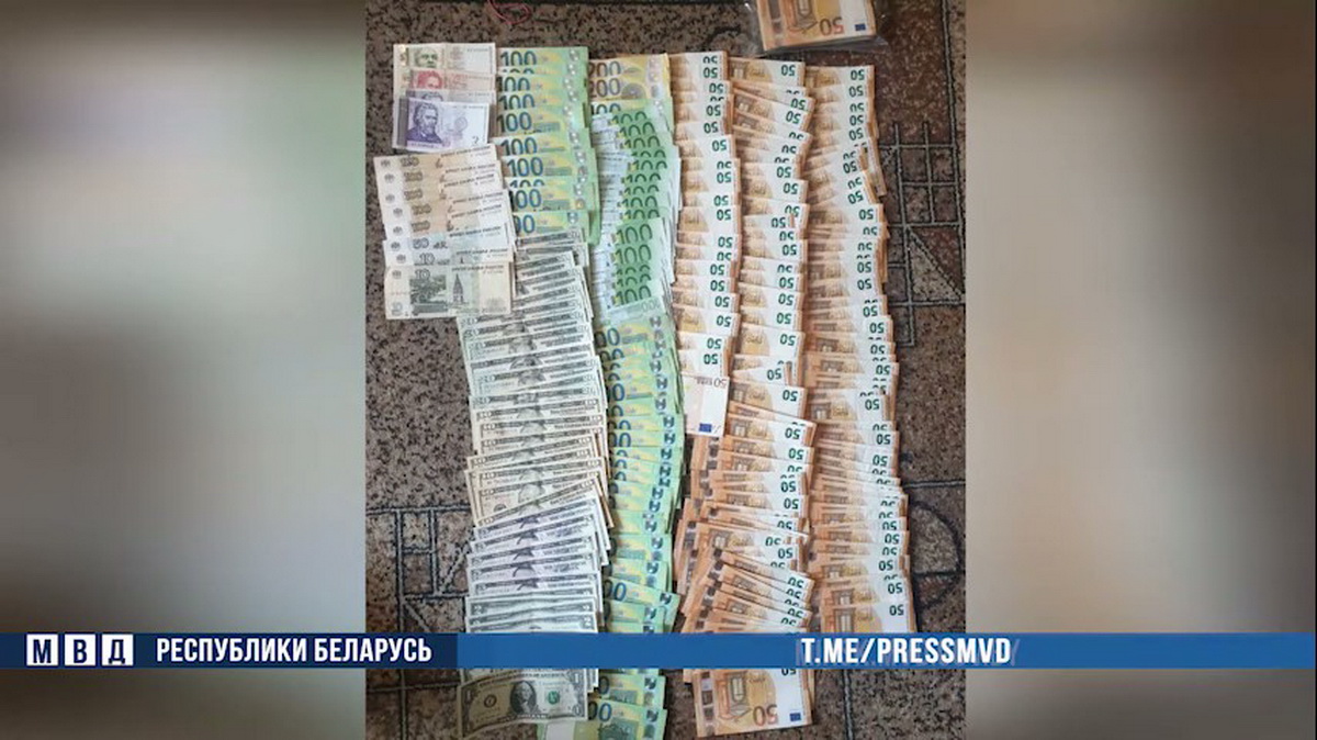 Два сейфа с валютой украли у семьи минчан