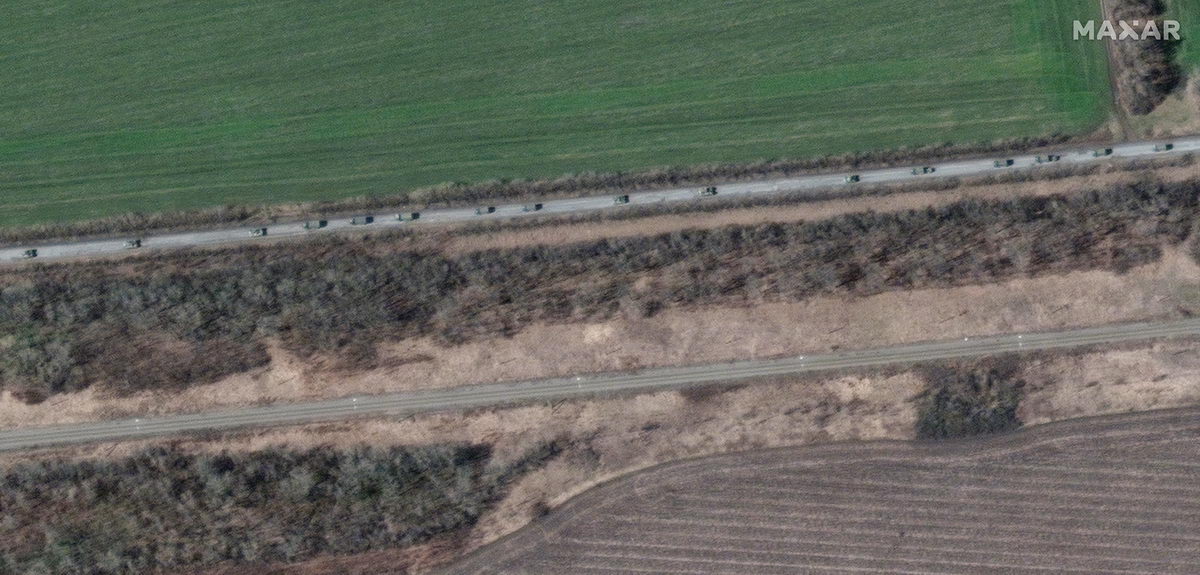 Спутниковые снимки показывают российскую колонну к востоку от Харькова