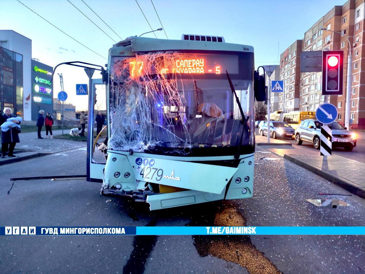 В Минске столкнулись два троллейбуса