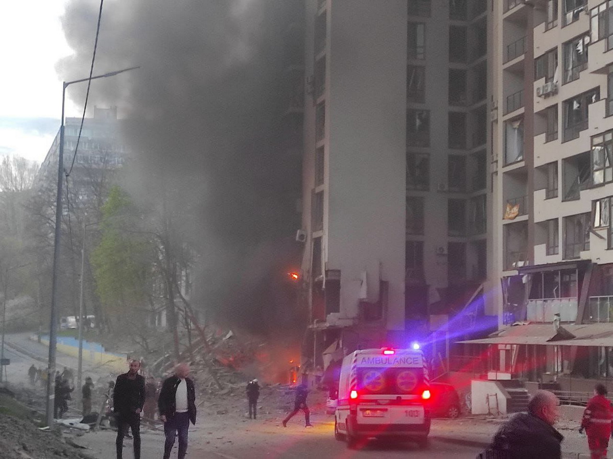 10 человек пострадали при обстреле Киева
