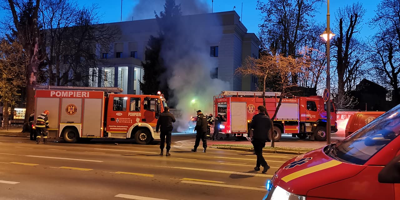 Легковой автомобиль врезался в забор российского посольства в Бухаресте