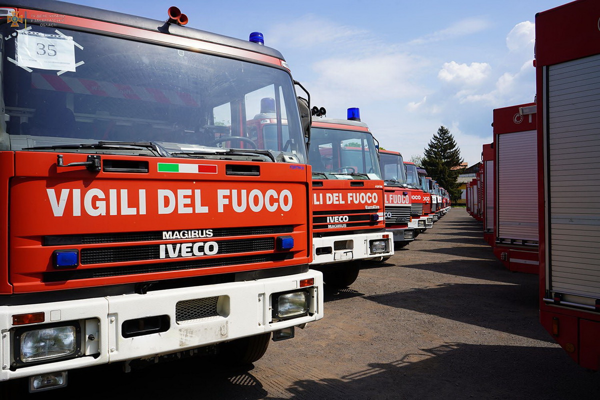 В Украину из Италии прибыли 45 пожарных машин