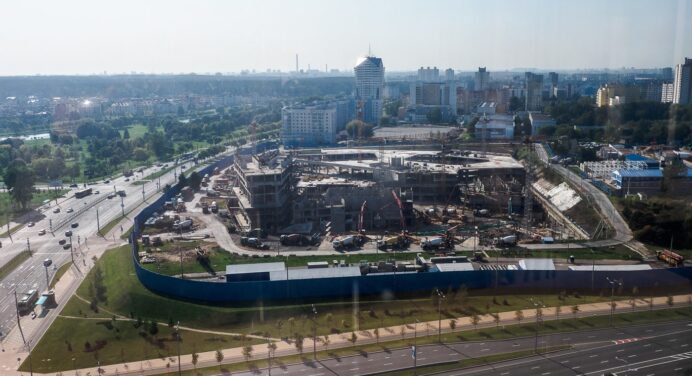 Лукашенко потребовал разобраться с «Газпром-центром» и другими инвестпроектами