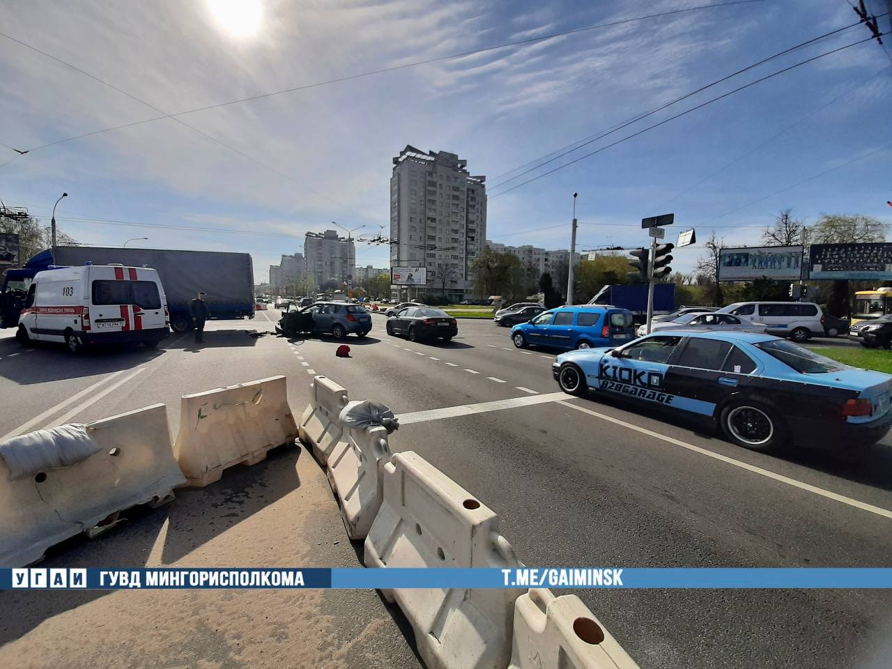 На проспекте Ванеева в Минске столкнулись три автомобиля