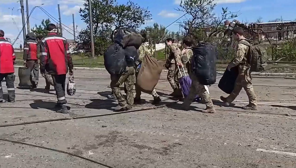 Минобороны РФ заявляет о сдаче в плен 959 бойцов с "Азовстали"