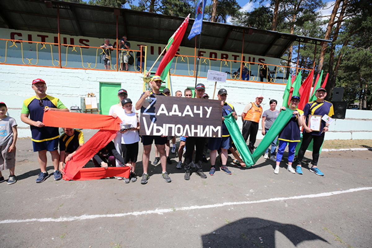 Команда РОВД выступила на Дне здоровья в Буда-Кошелево с символикой оккупантов