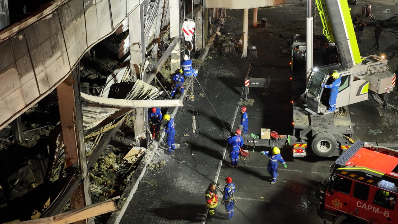 Число погибших в результате удара по торговому центру в Кременчуге выросло до 18