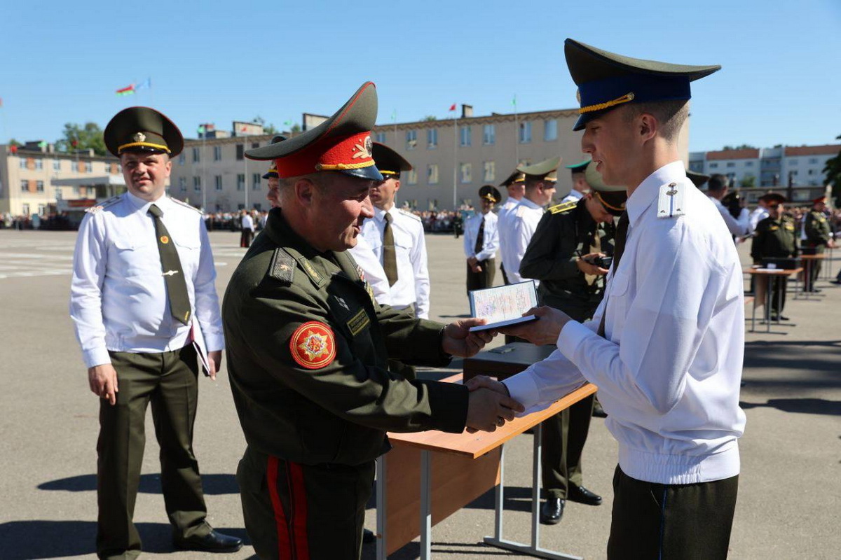 Военную академию Беларуси окончили более 470 лейтенантов