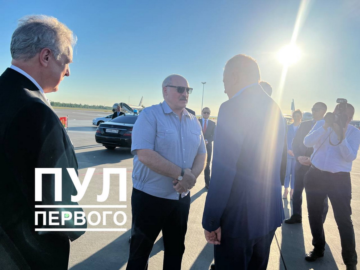 Лукашенко возвращается в Беларусь