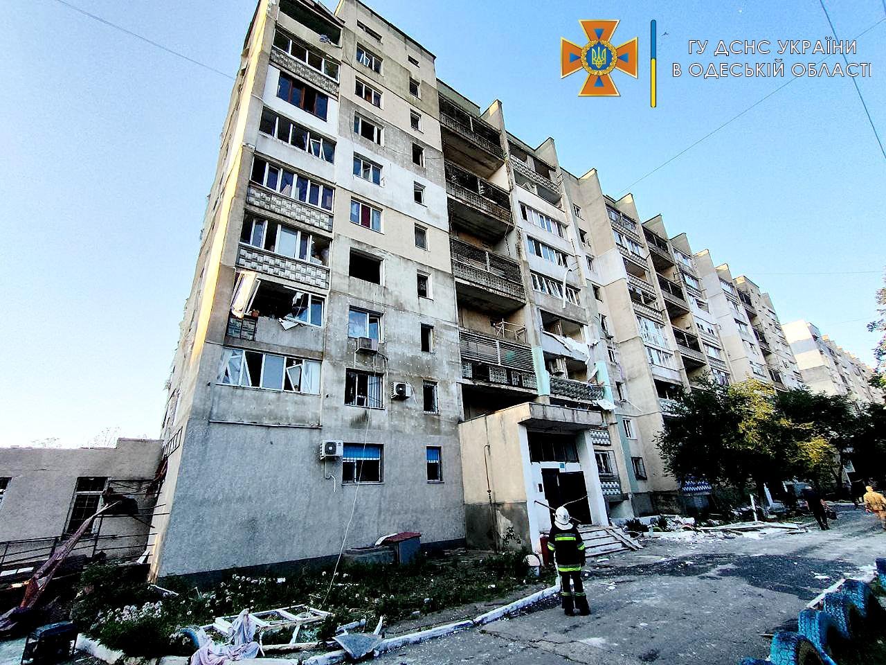 Российские войска обстреляли жилой дом и базу отдыха в Одесской области, погибло 18 человек