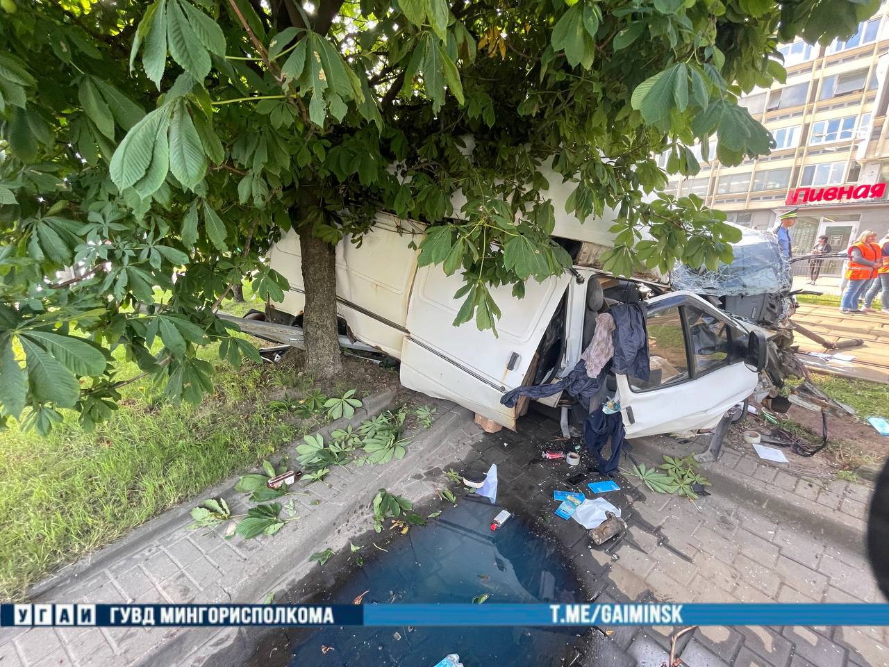 Трамвай и микроавтобус столкнулись в Минске, один человек погиб