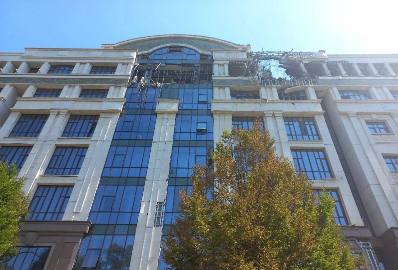 В Донецке обстреляли здание администрации Пушилина
