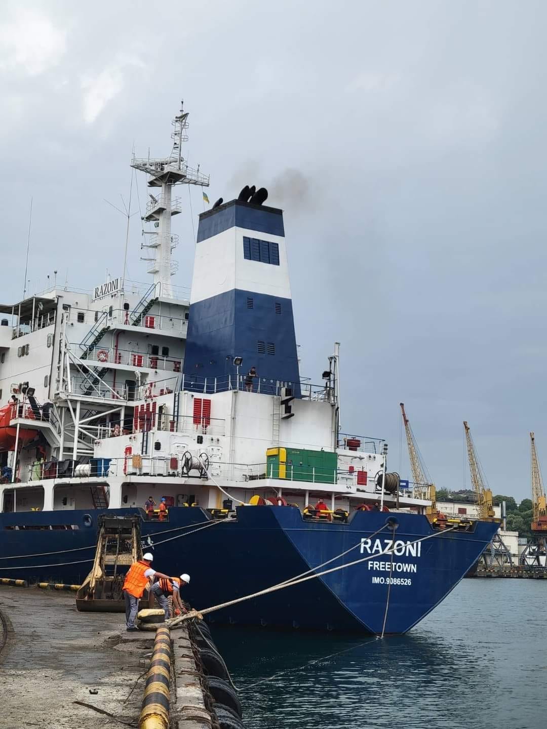 Первое судно с украинским зерном покинуло порт Одессы