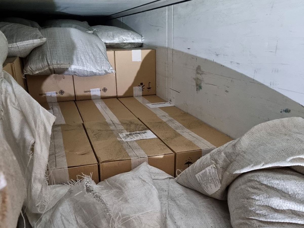 Литовские таможенники нашли сигареты на 1,86 млн евро в грузовике из Беларуси