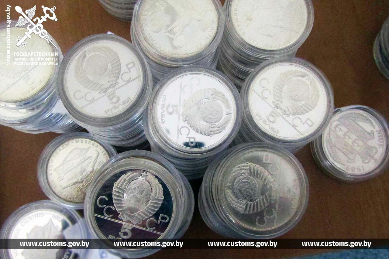 Беларусские таможенники перехватили криптокошельки и коллекционные монеты на польской границе