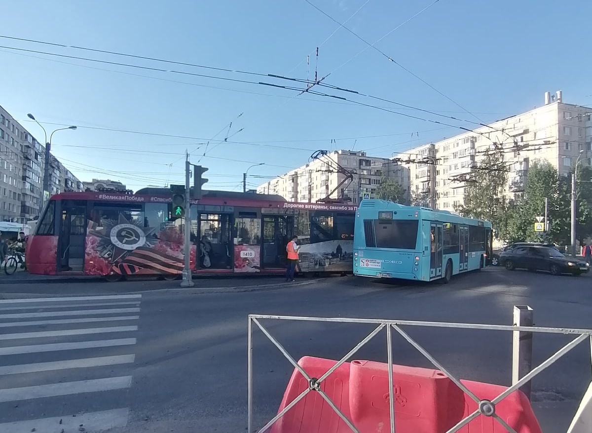 В Петербурге сгорел очередной пассажирский автобус МАЗ