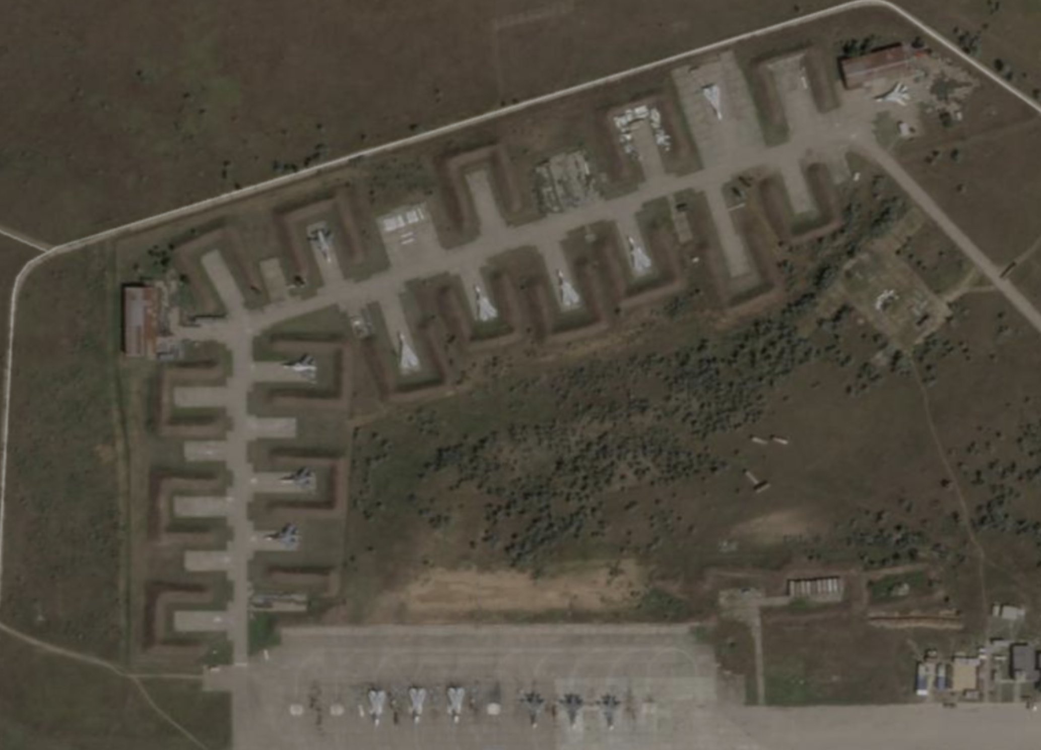 В интернете появились спутниковые снимки аэродрома в Крыму после взрывов