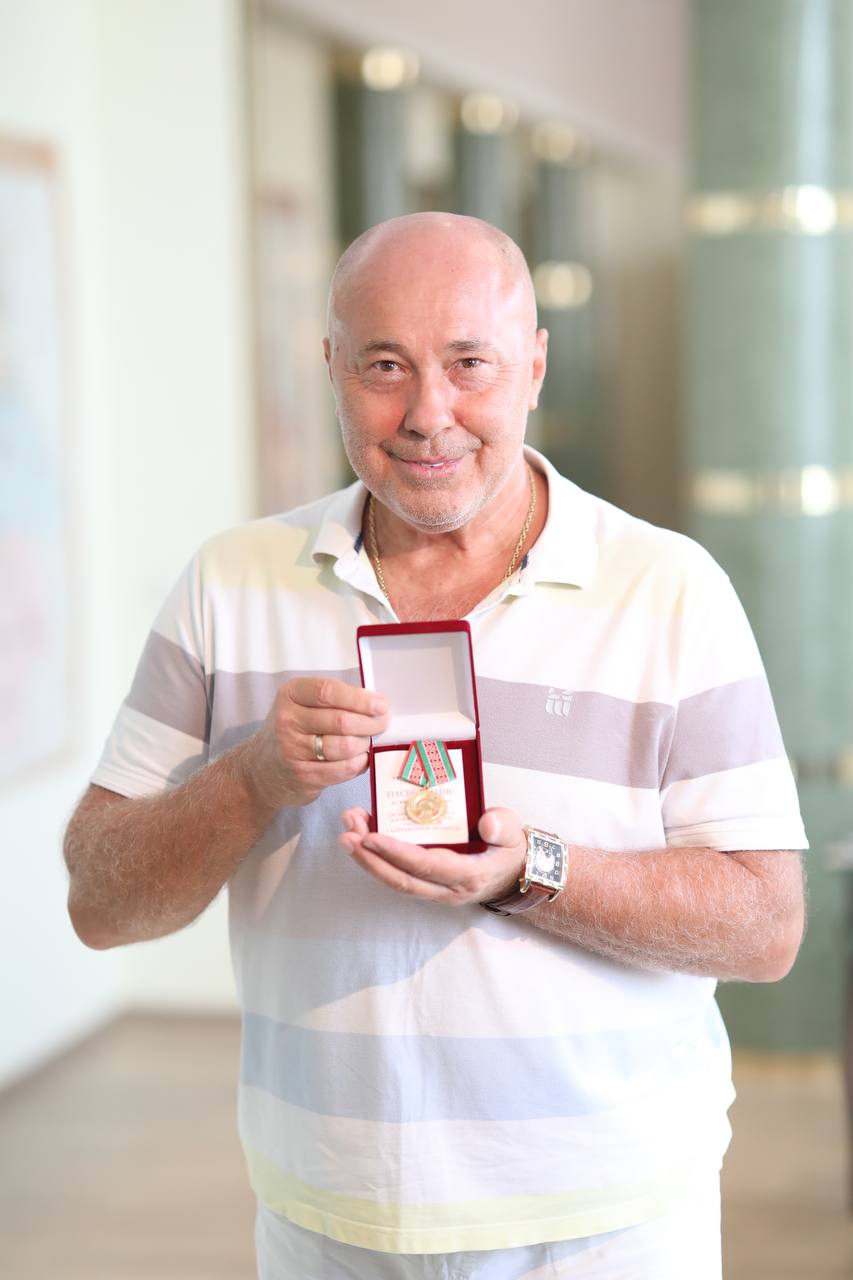 Солодуха получил медаль от Минсельхоза за песню про агронома