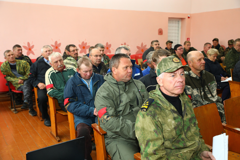 Ополченцам Лобжи показали, как пользоваться автоматом