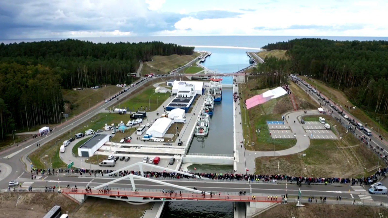 Польша открыла канал через Вислинскую косу