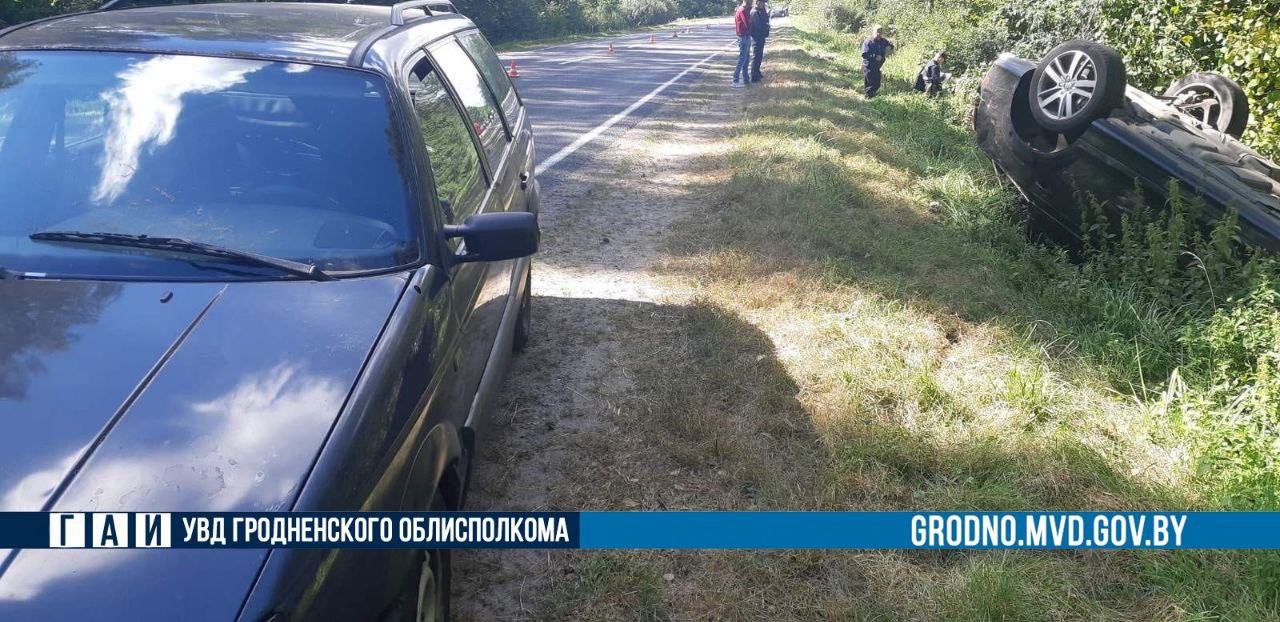 В Зельвенском районе Audi сбила двух рабочих лесхоза, один из них погиб