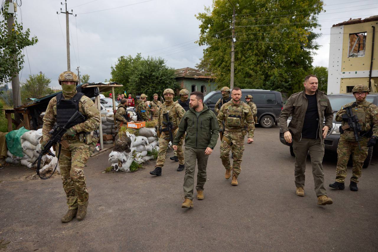 Зеленский приехал в освобожденный Изюм