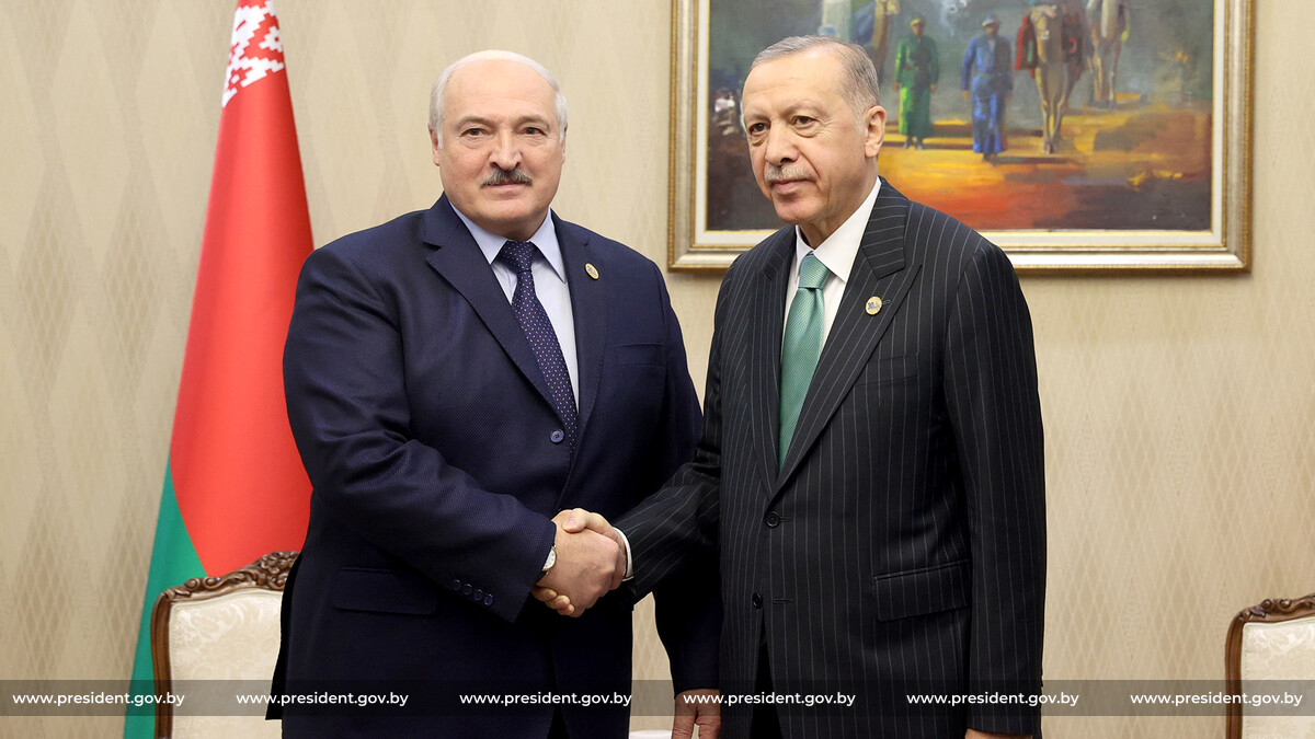 Лукашенко встретился с руководством Казахстана, Пакистана и Турции. Предложил брать бразды правления миром