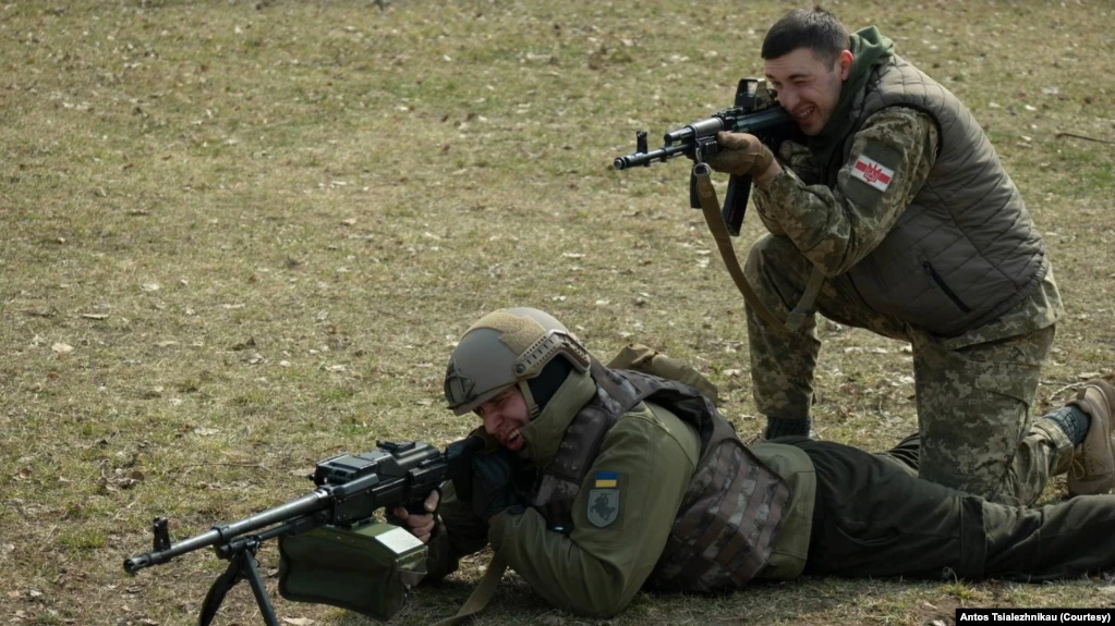 Школа, добровольцы и профессиональные инструкторы: Как готовит солдат Украина