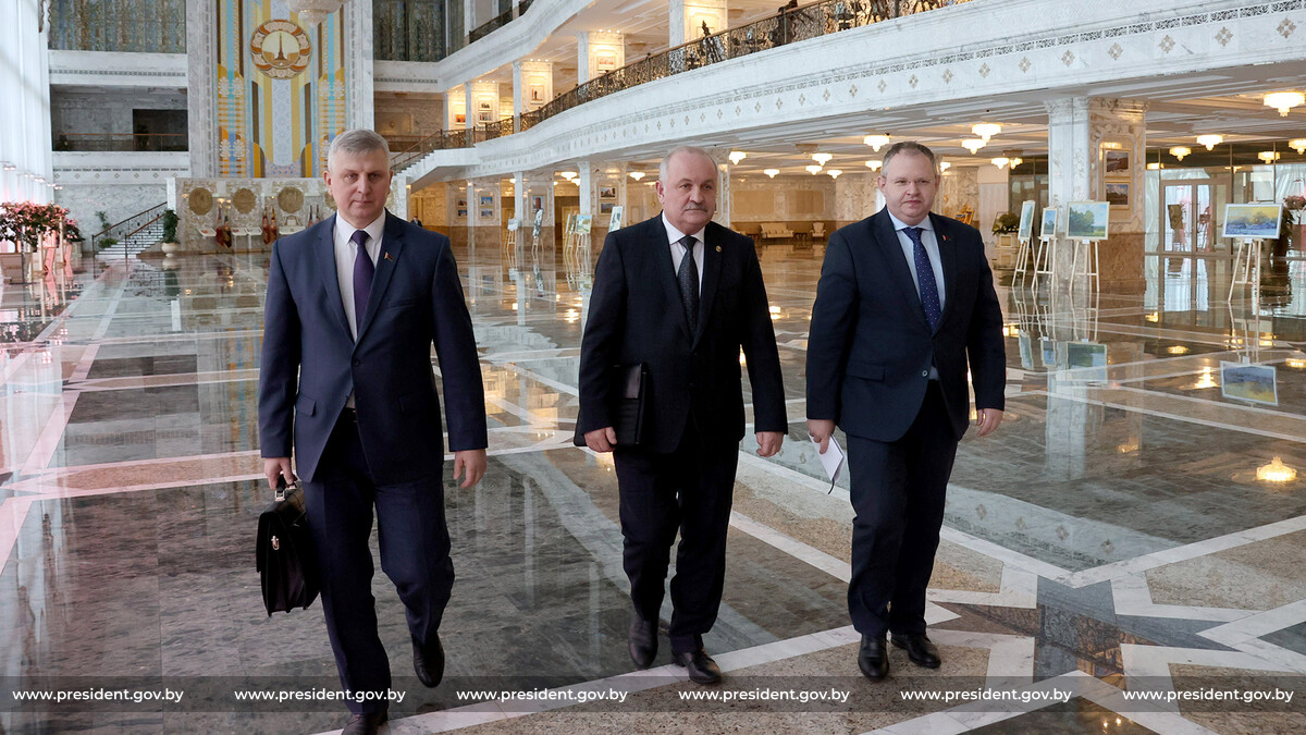 Лукашенко вызвал главу Нацбанка для обсуждения поддержки экономики