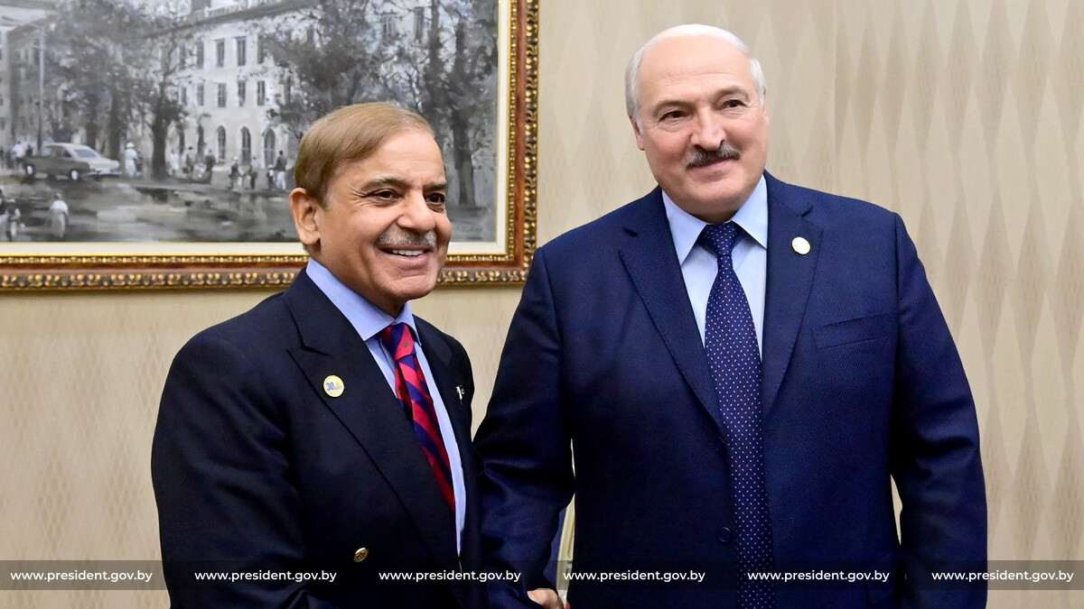 Лукашенко встретился с руководством Казахстана, Пакистана и Турции. Предложил брать бразды правления миром