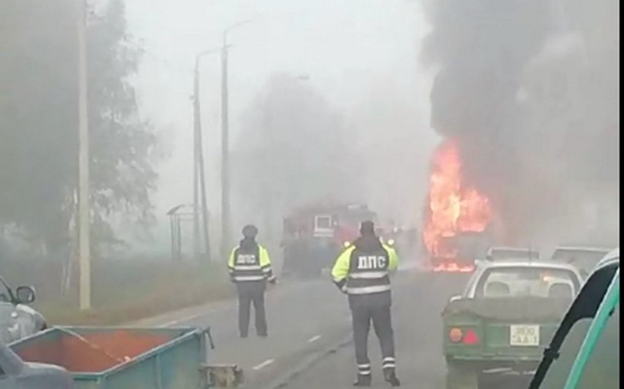 Под Барановичами сгорел угнанный автобус
