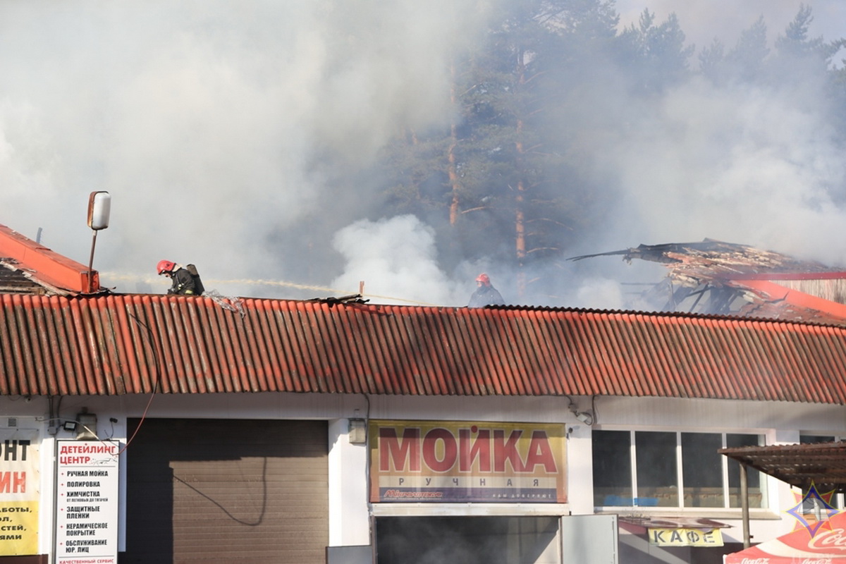 В Минске горела СТО - фото, видео