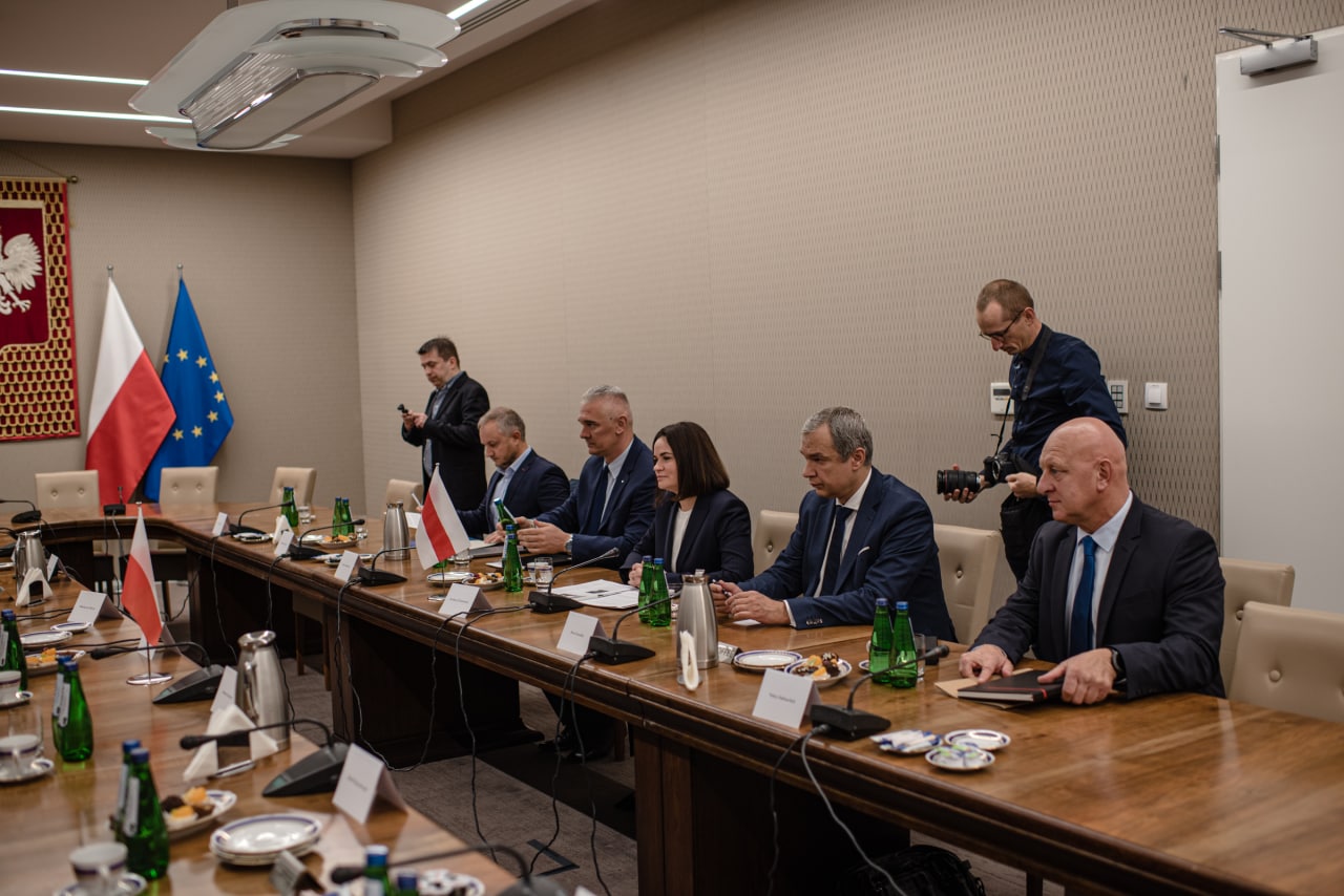 Объединенный переходный кабинет встретился с главой МВД Польши