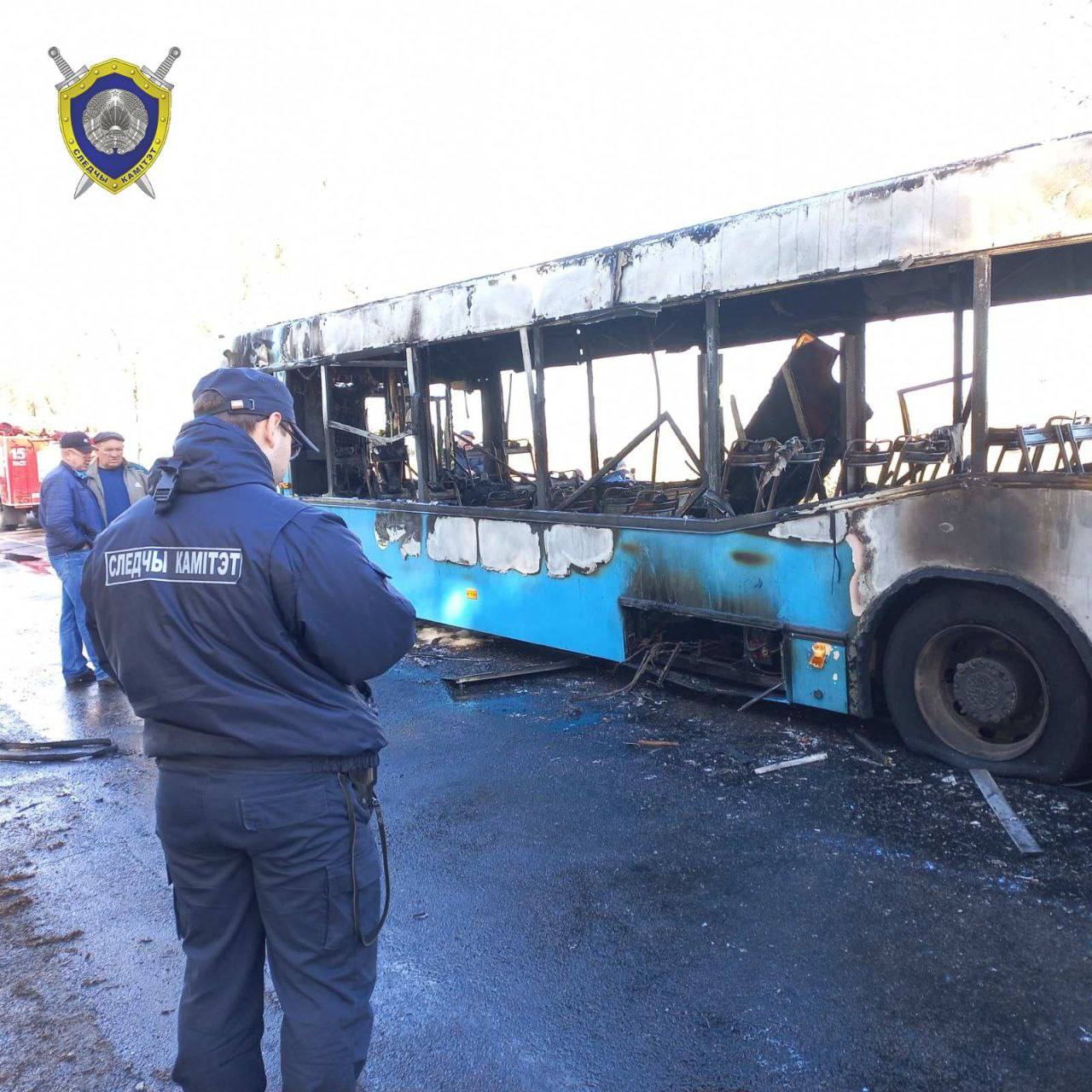 Под Барановичами сгорел угнанный автобус
