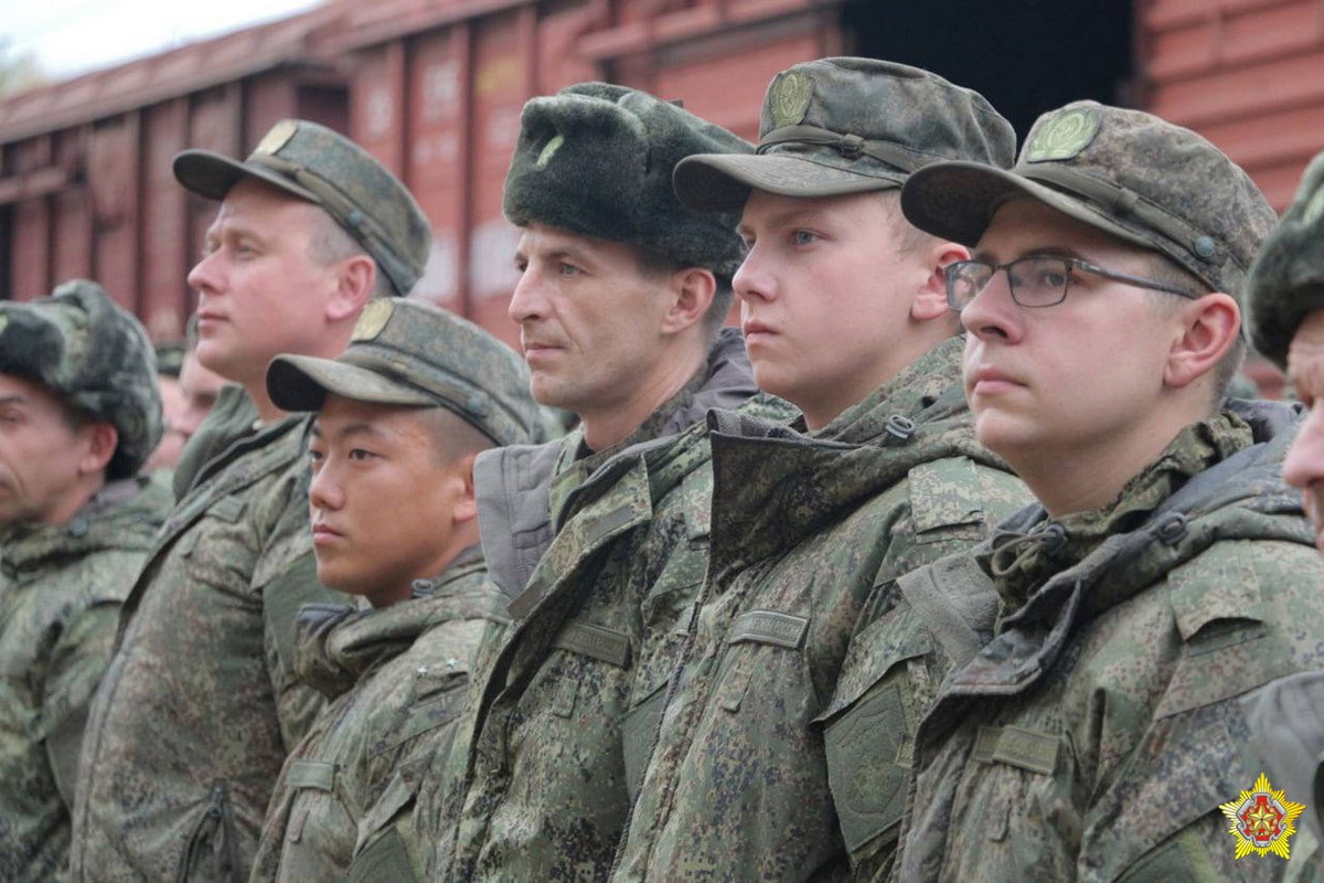 Российские военные продолжают прибывать в Беларусь - фотофакт