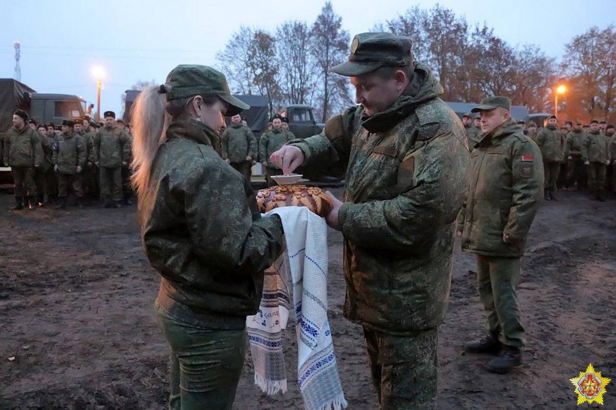 В Беларусь продолжают прибывать российские военные - фотофакт