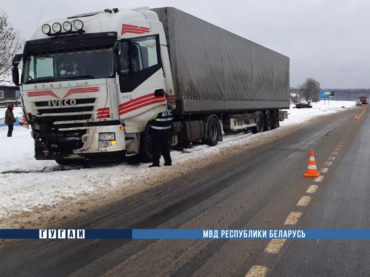 Под Калинковичами в ДТП с фурой погибла 19-летняя девушка