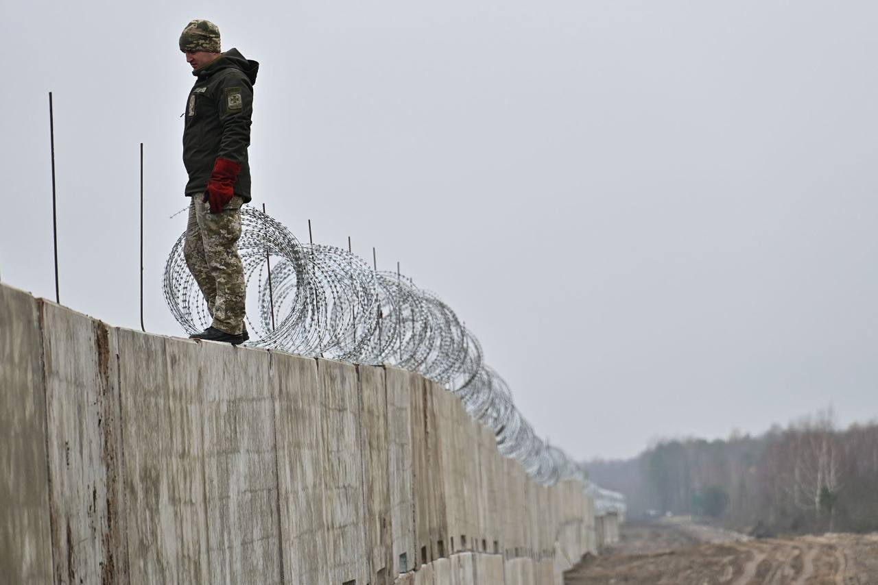 Украина строит забор на границе с Беларусью