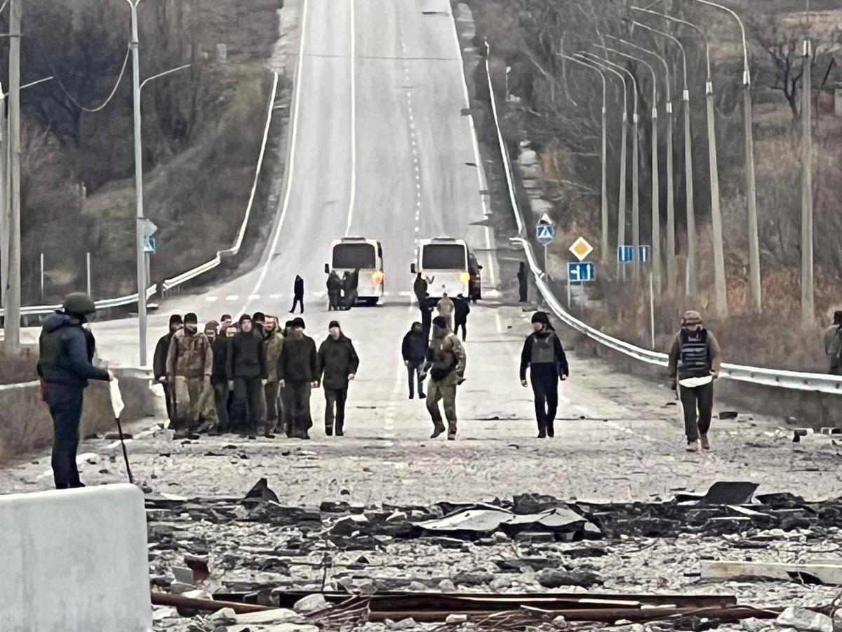 Украина вернула из плена защитников Мариуполя, ЧАЭС и острова Змеиный