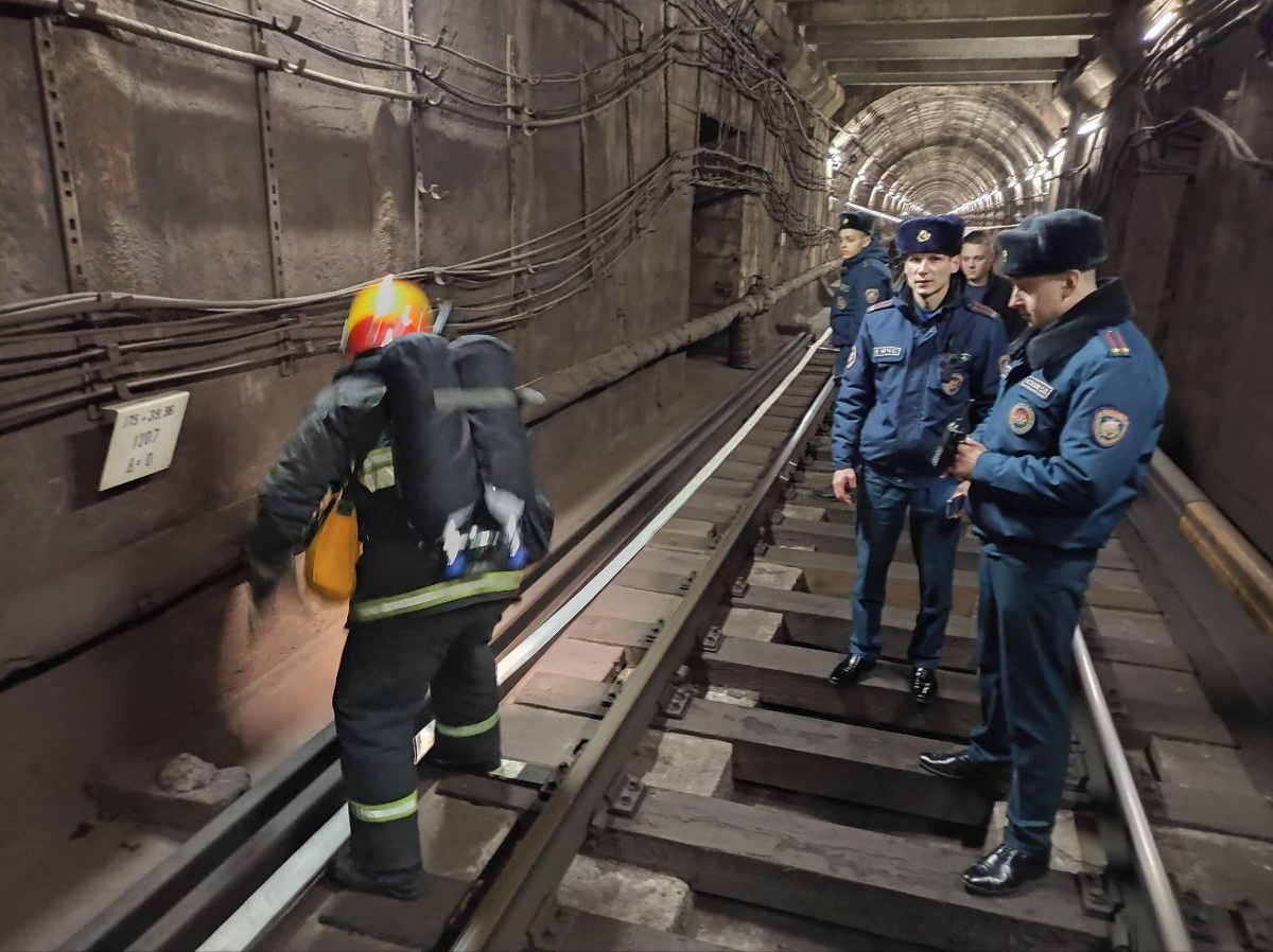 В минском метро отработали тушение пожара и эвакуацию - фото, видео