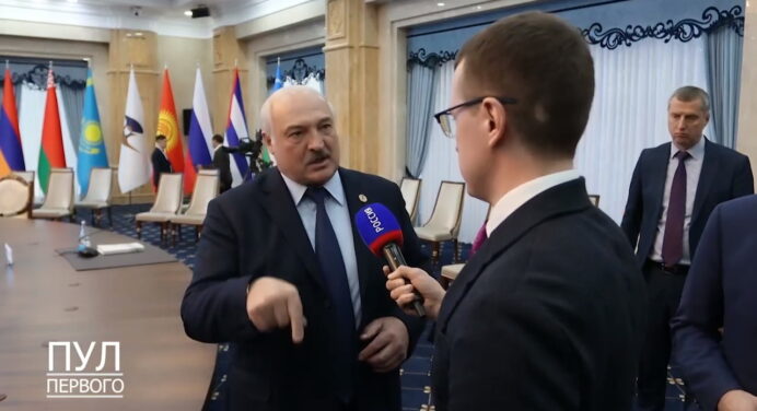 Лукашенко: Меркель поступила мелко и мерзко. Запад хотел напасть на РФ из Донбасса после победы на беларусских выборах-2020
