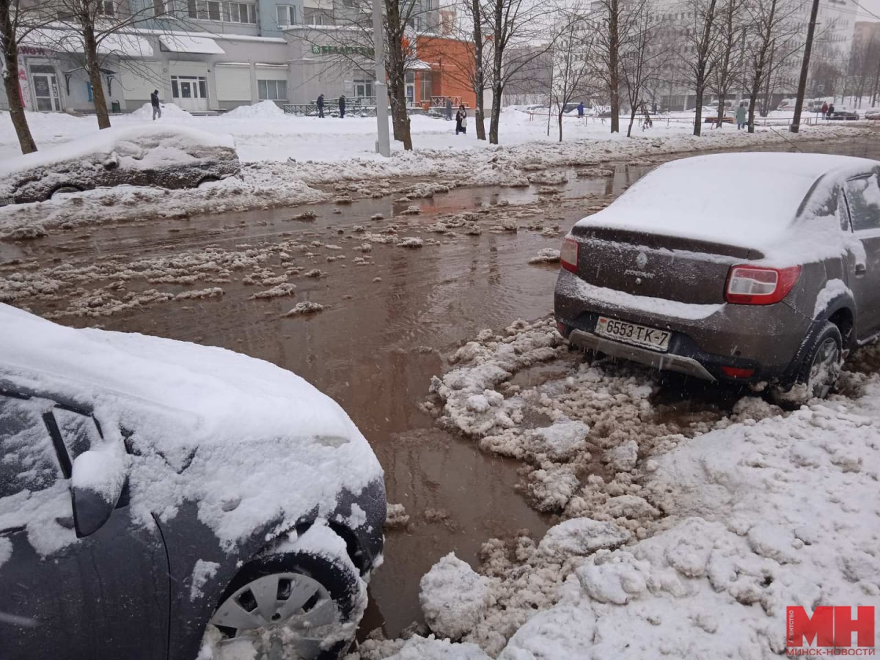 Улицу Якубовского затопило в Минске