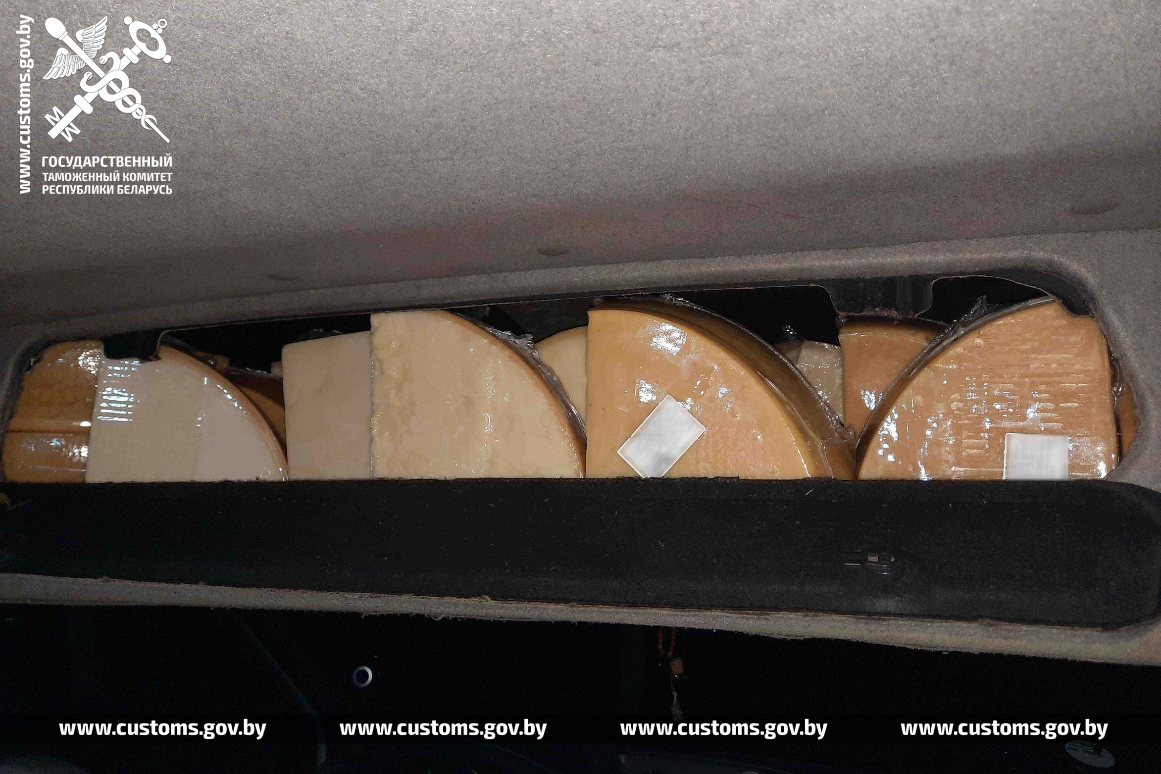 Таможенники раскрыли схему контрабанды европейского сыра в Россию